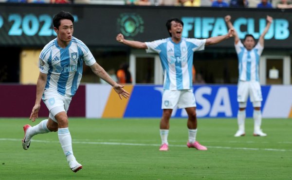 盛康配资 简直和阿根廷球衣一模一样！阿媒对蔚山HD的球衣感到惊讶