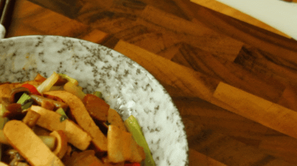 融可赢 天热，不知道吃啥，那就试试这道家常菜！4种食材一盘菜，超抢手