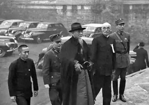 优配好油 让孔祥熙感慨：中国不亡没天理！抗战时期，重庆官场如何烂透了？